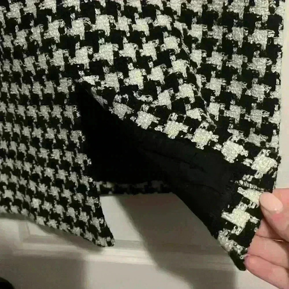 Liz Clairborne Houndstooth Lined Pencil Skirt size 12 petite, classic style! - Picture 4 of 7